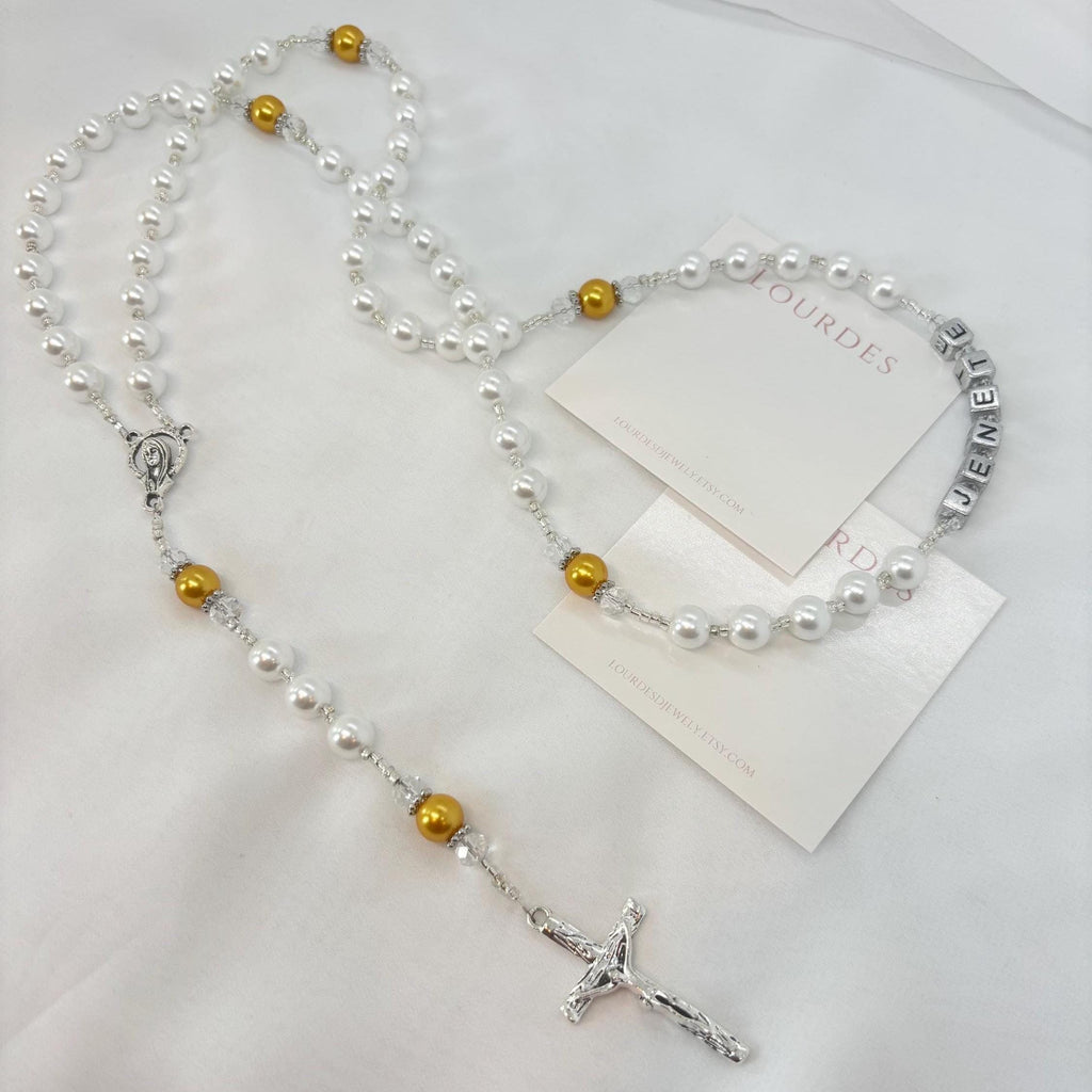 Rosario clásico bautismo personalizado con perlas blancas