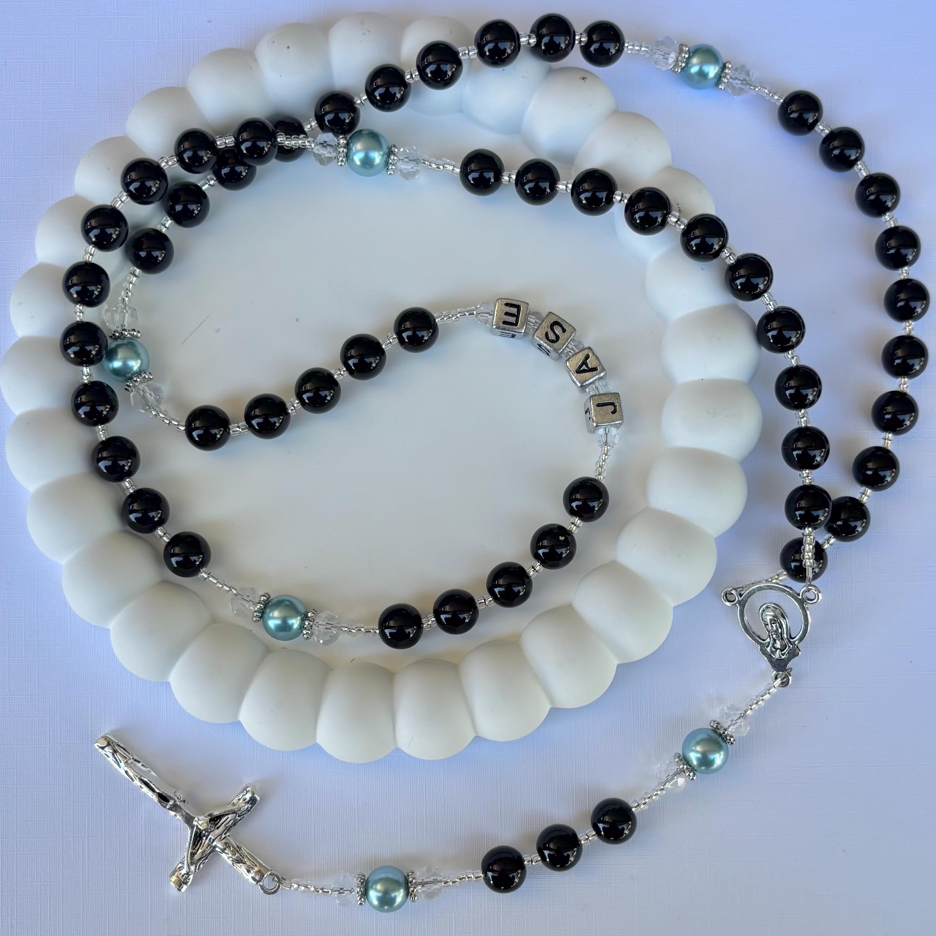Rosario clásico bautismo personalizado con perlas blancas