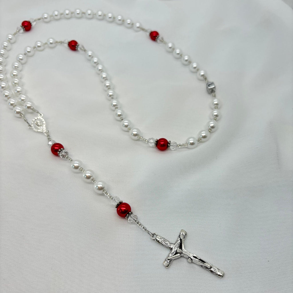 Rosario clásico bautismo personalizado con perlas blancas